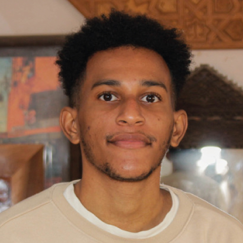 nahere étudiant en design graphique